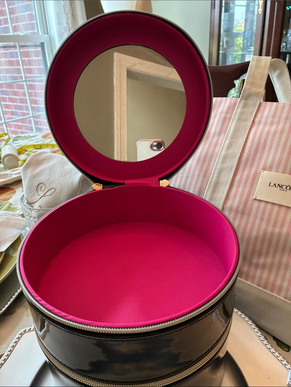 Lancôme Bundle-Train Case, Tote Bag, Renergie, Lipstick, and More! - Picture 2 of 9